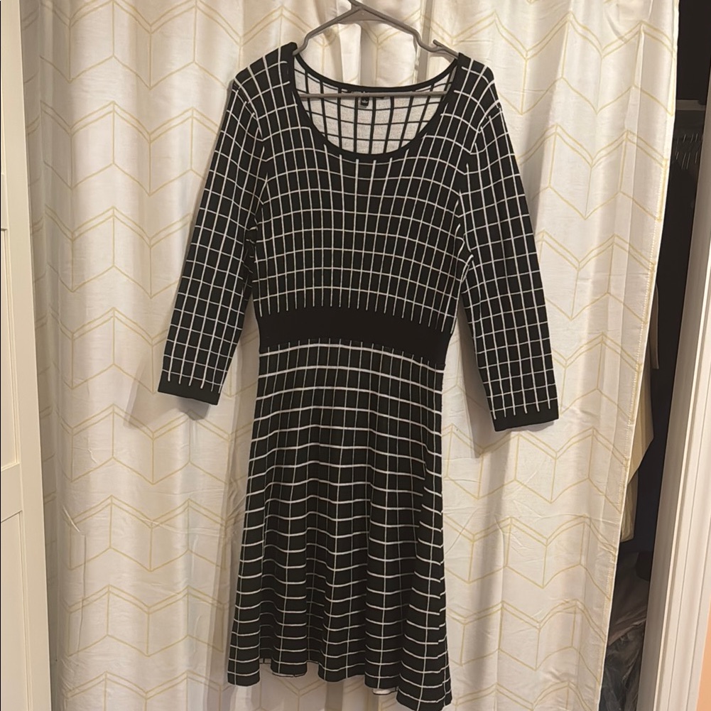 Cable & Gauge Sweater Dress Black And White Grid Pattern - Size Large